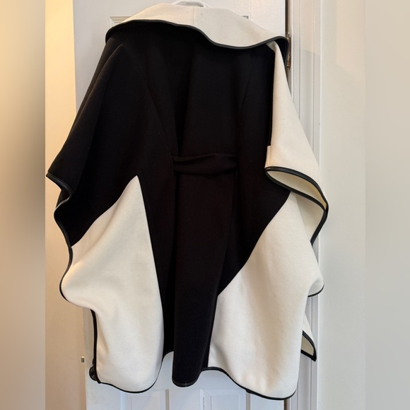 Express Color Block Cape Coat Women’s XS S Belted Poncho Black Cream - Picture 2 of 6